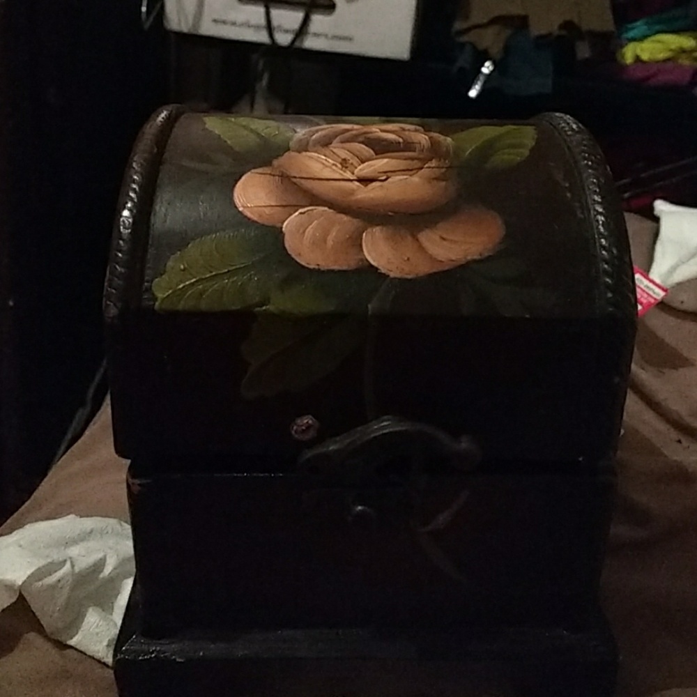Novelty treasure chest